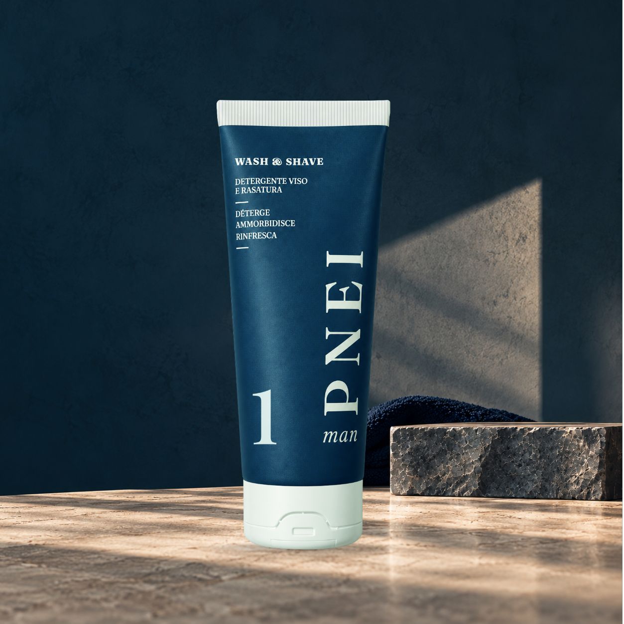 Detergente PNEI man, confezione originale in ambientazione premium